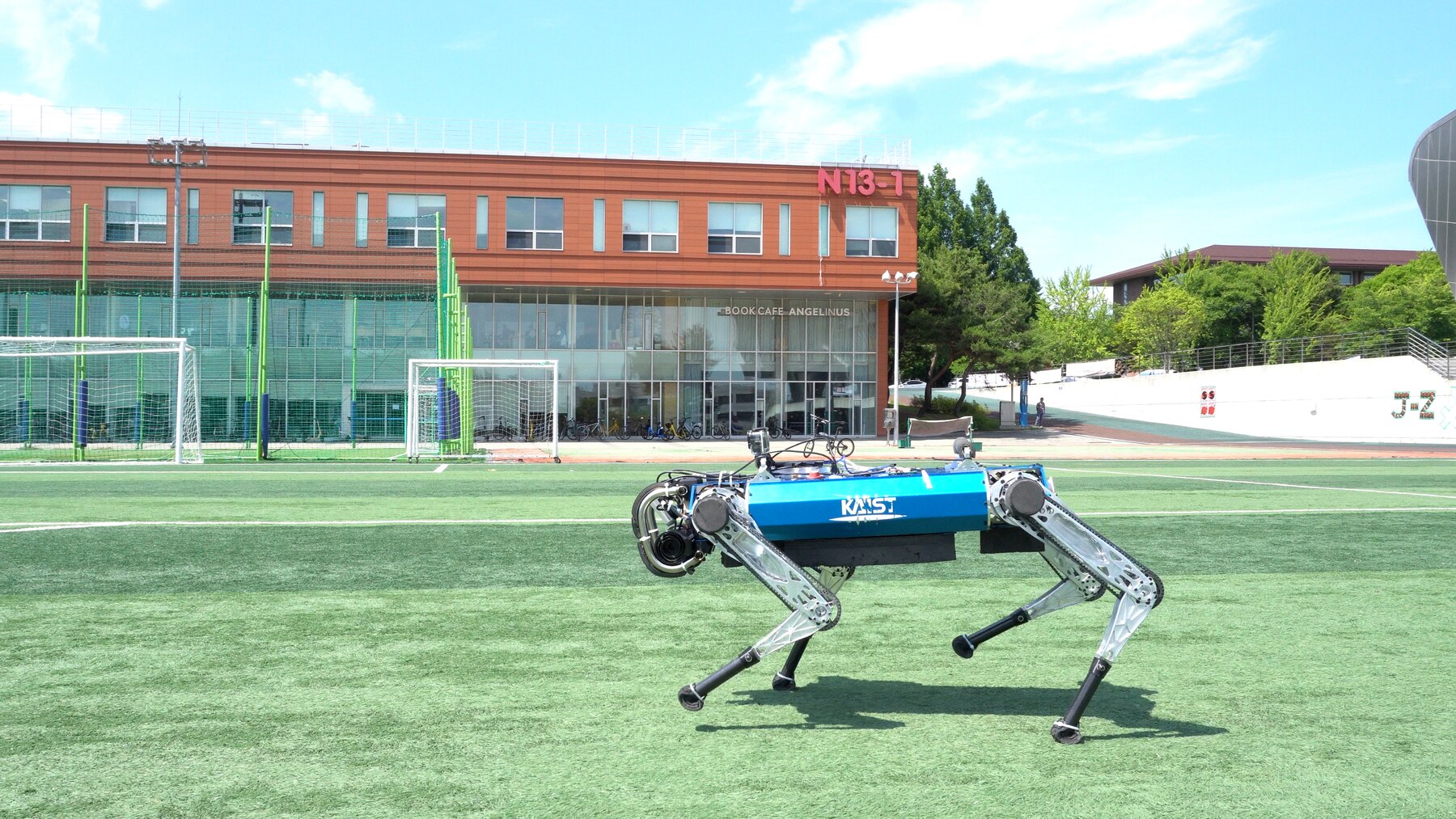 KAIST HOUND quadruped robot running across a soccer field
